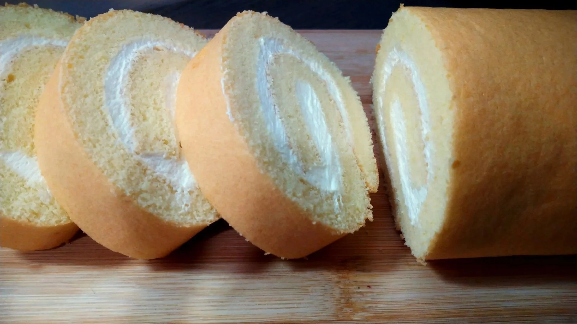 Vanilla Swiss Roll Cake Recipe