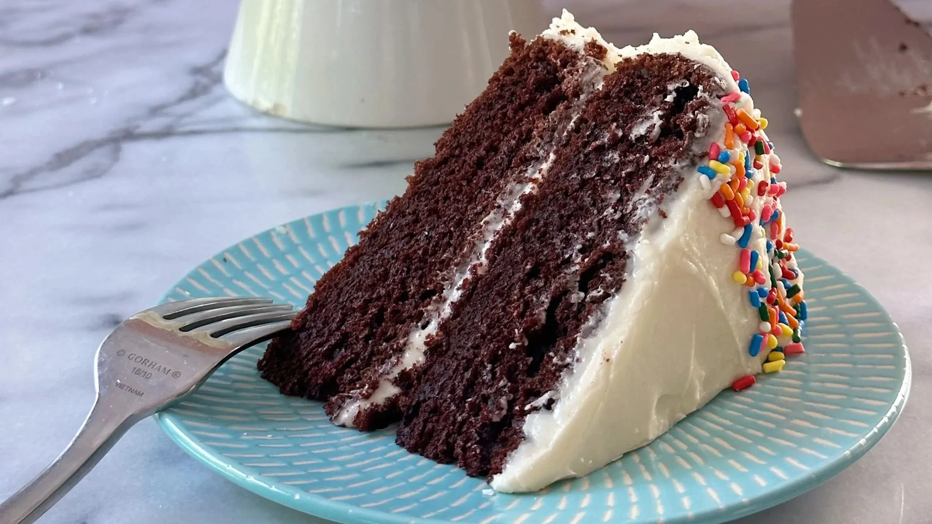 Chocolate Cake And Vanilla Frosting