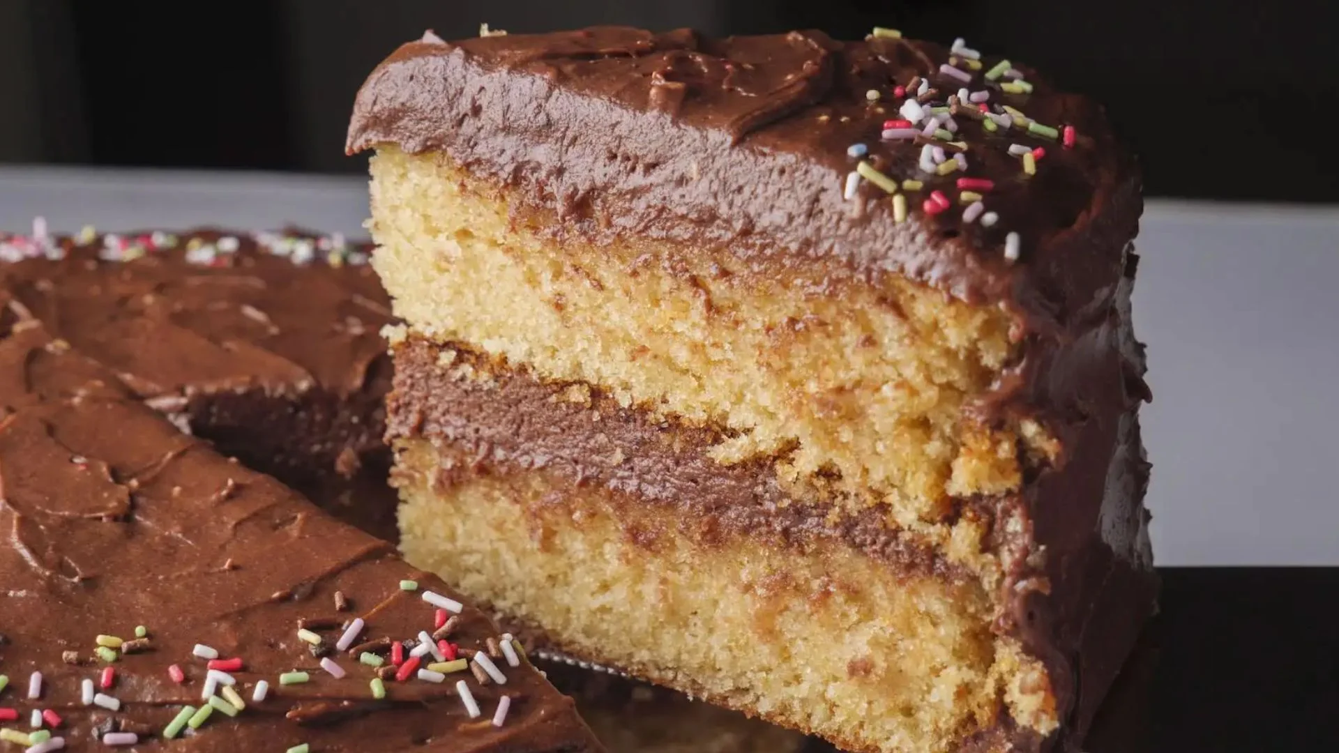 Vanilla Cake With Chocolate Buttercream