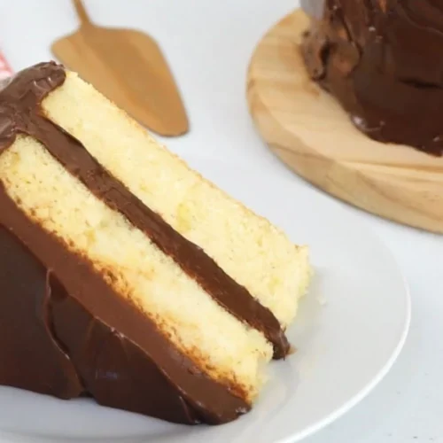 Vanilla Cake With Chocolate Ganache