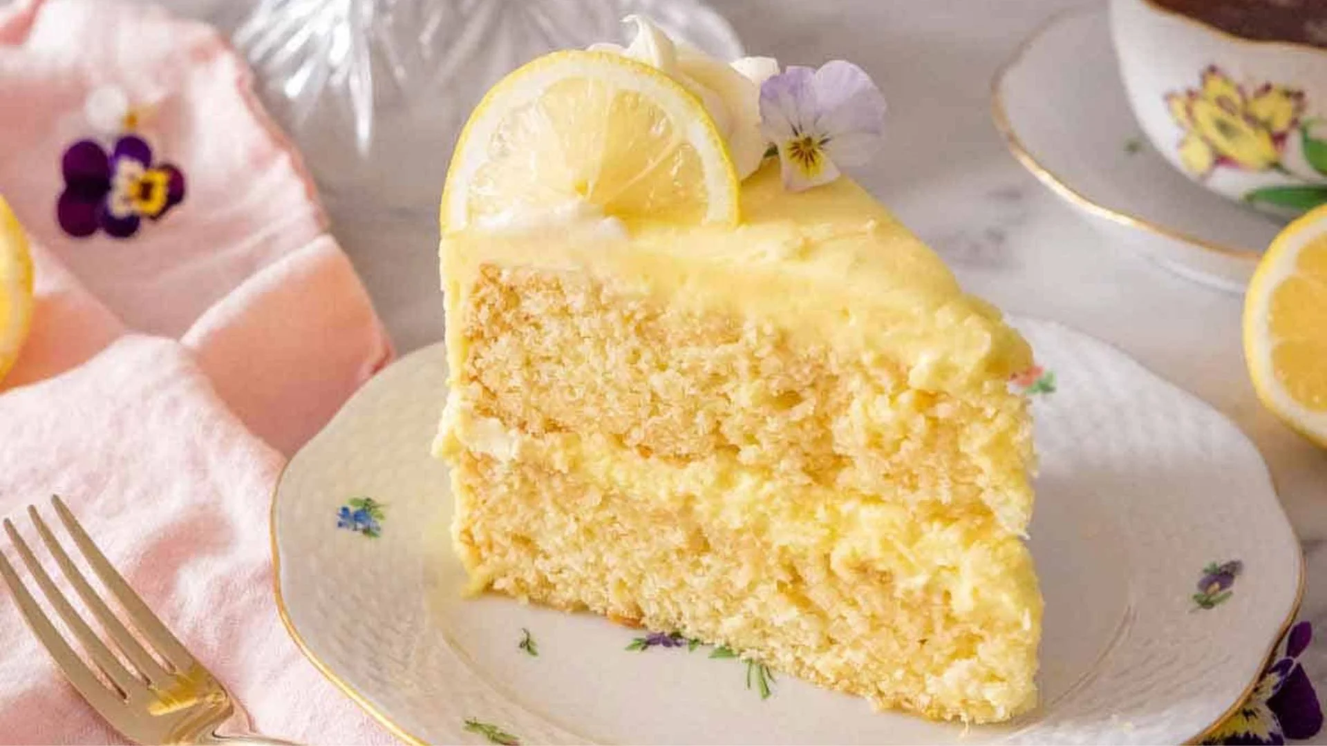 Vanilla Cake With Lemon Icing