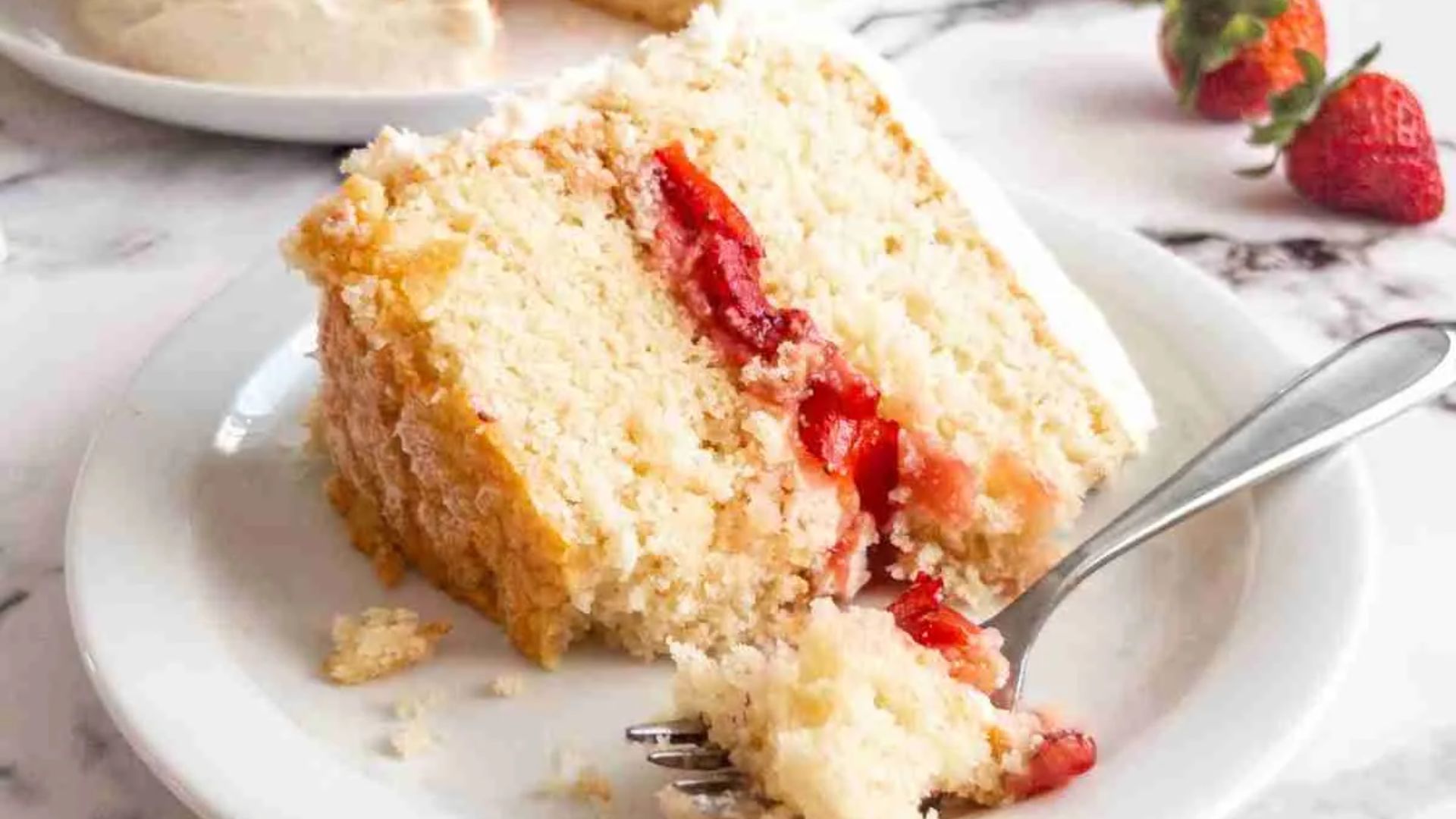 Vanilla Cake With Strawberry Filling